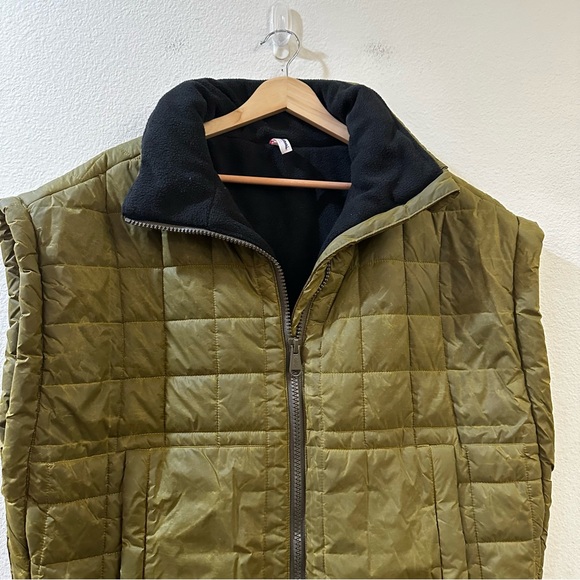 *SOLD* Free People Movement Primaloft  Green With POW Quilted Vest Size Small - Picture 4 of 10
